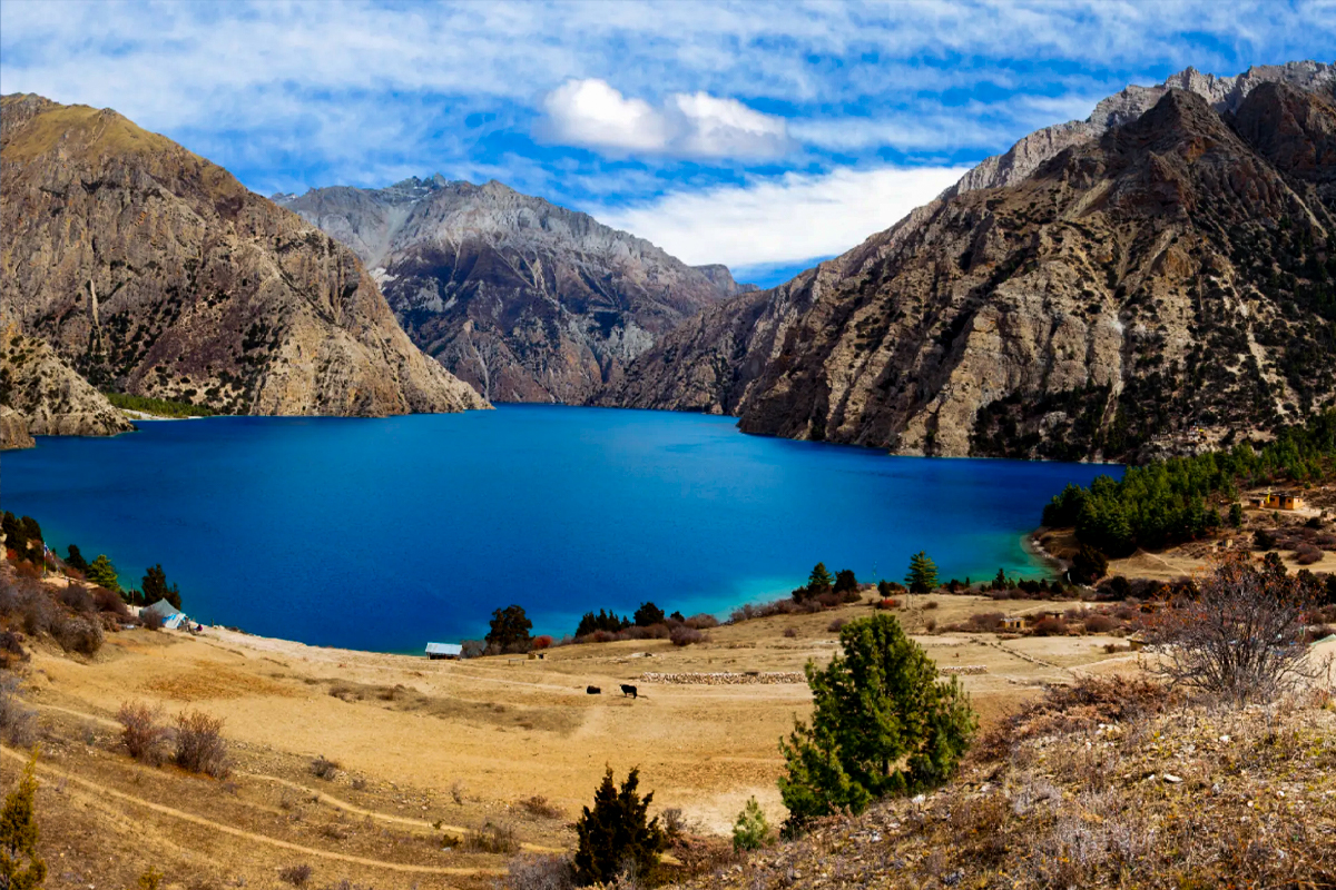 Phoksundo Lake in Autumn
